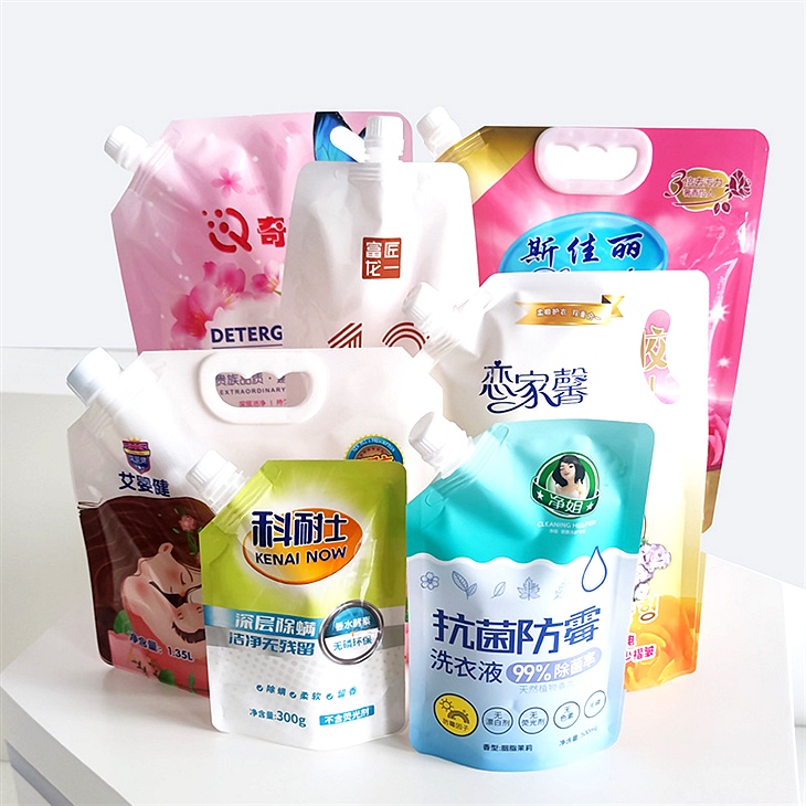 Laundry detergent self-supporting nozzle packaging bag